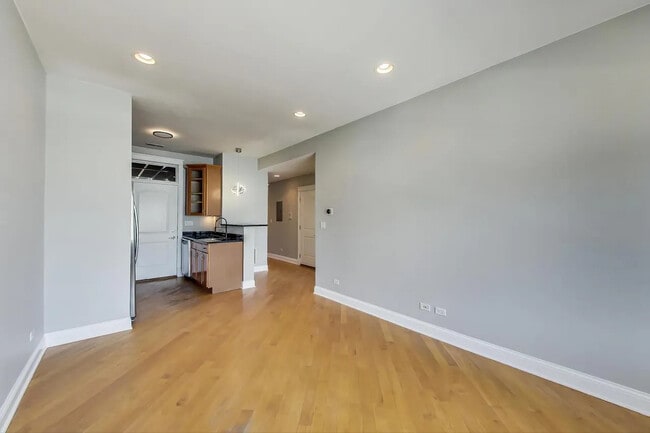 Photo - 1910 N Washtenaw Ave Unit 2