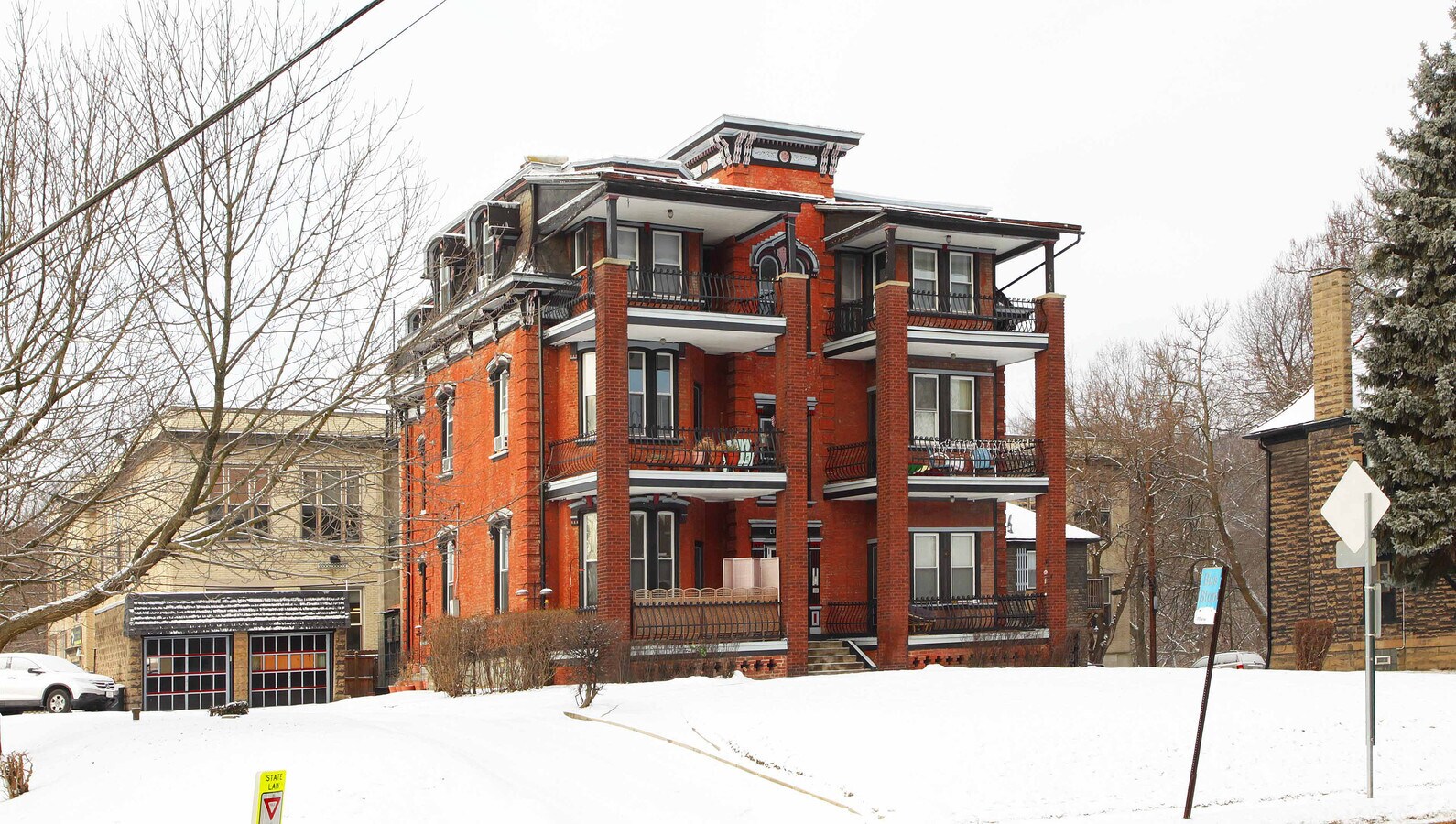 Photo - Linn Apartments
