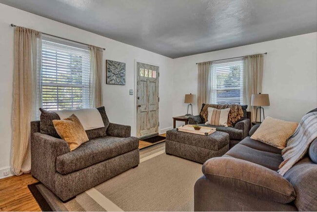 Photo - 439 Cedar Bluff Ave SE