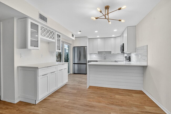 Photo - 1010 NE 8th Ave