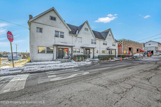 Photo - 1007 Washburn St