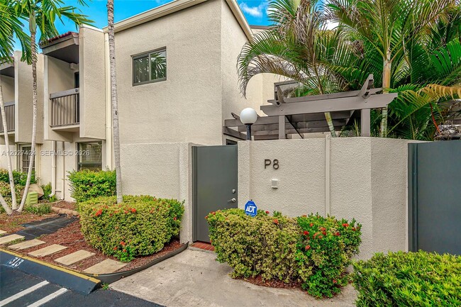 Building Photo - 4700 SW 67th Ave Unit P8