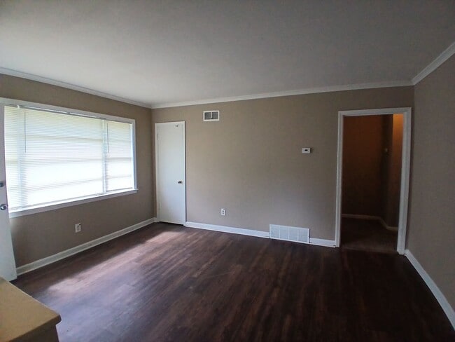 Photo - Spacious 3 bedroom 1 bath home - Open To S...