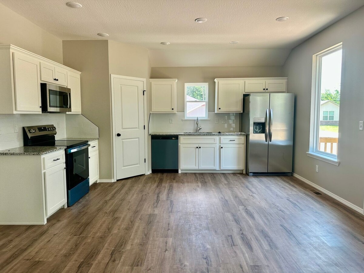 NEW HOME in MARSHFIELD - NEW HOME in MARSHFIELD