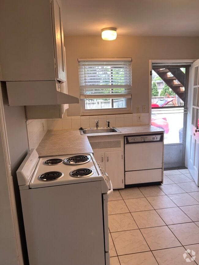 Building Photo - 2453 Northwest Blvd Rental
