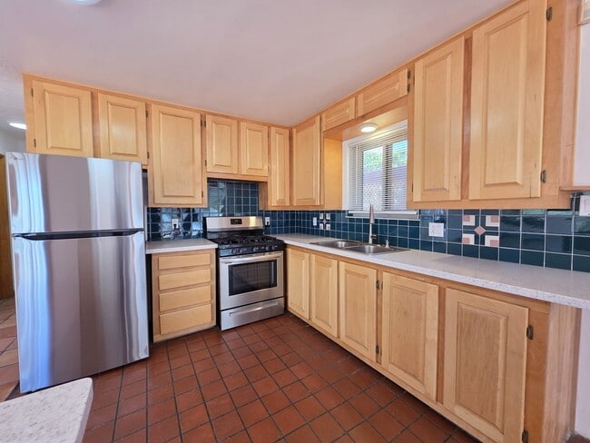 3 Avenida De Luis