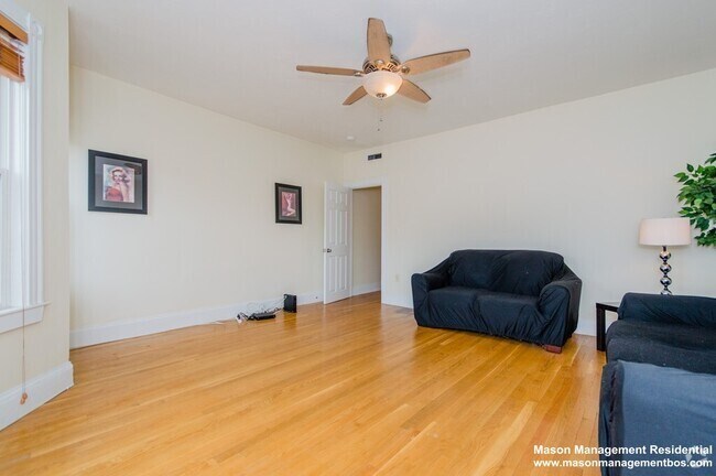 Building Photo - 126 Minden St Unit 3 Rental