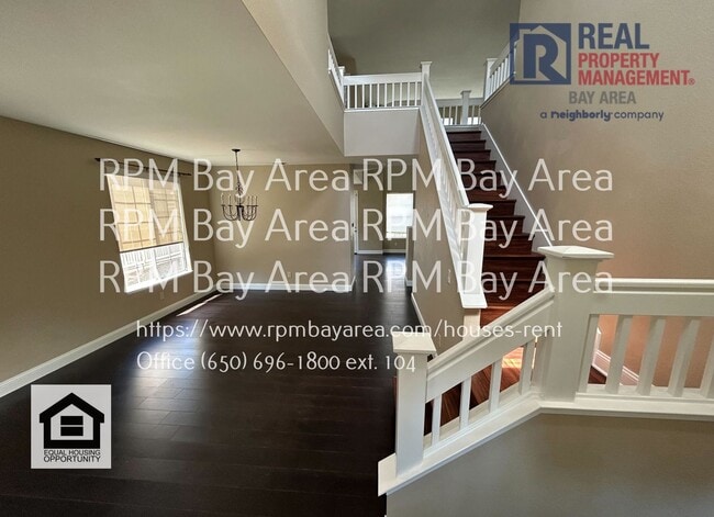 250 Biarritz Ct