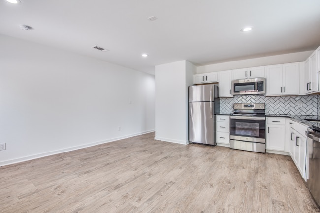 Photo - 410 Lansing St Unidad 410