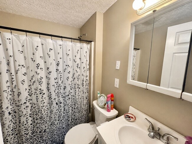 Photo - 715 Golfview Dr