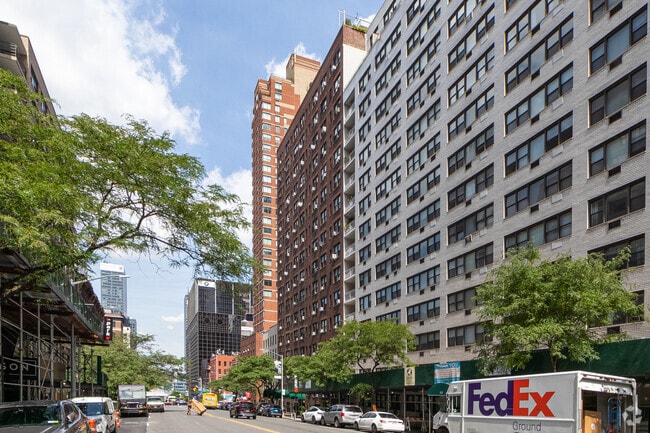 Photo - 457 W 57th St