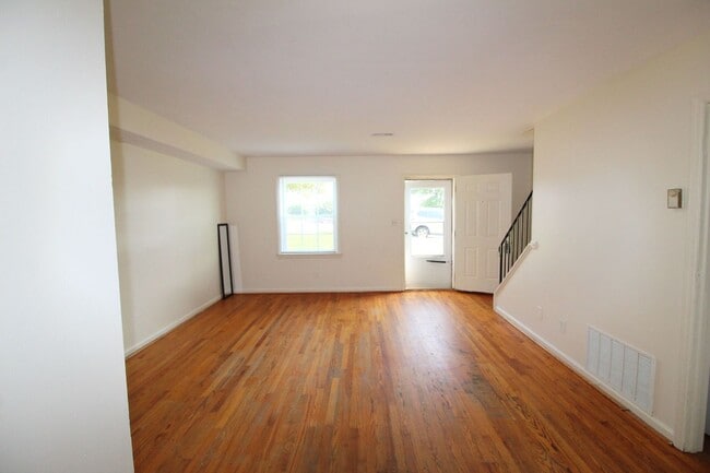 Photo - 1331 Devon Ln