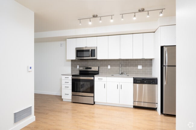 Studio, 1BR - 437SF