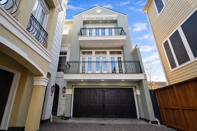 Photo - 1818 Binz St