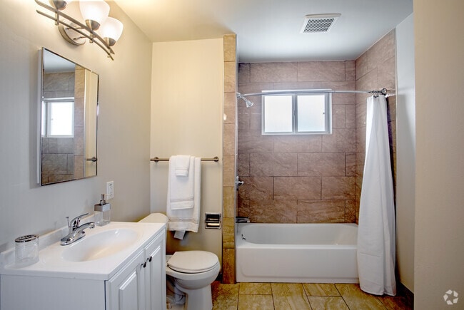 1BR, 1BA - 700SF