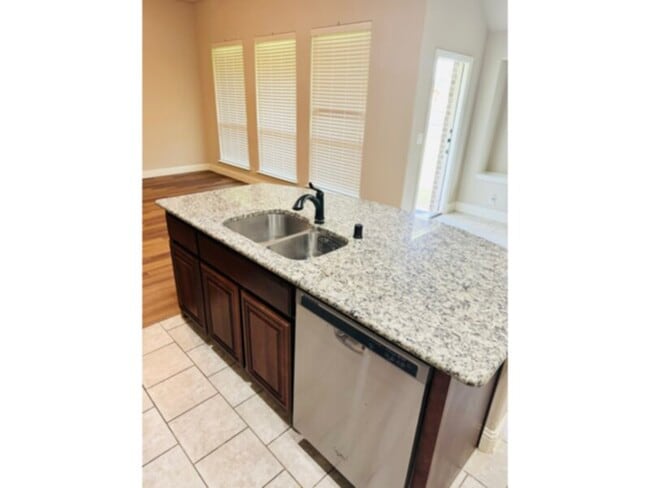 Photo - LUXURY STARTS HERE**** 5 BEDROOM IN HAGAN HILL SUBDIVISION****