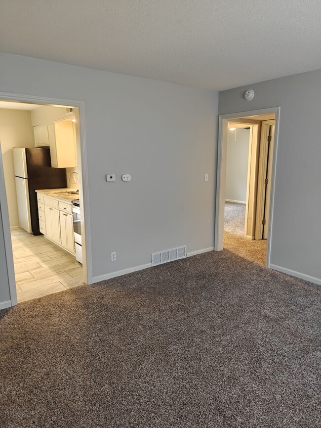 Photo - 211 W 2nd St