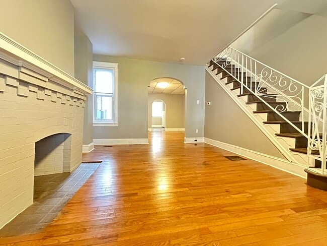 Building Photo - 5604 Whitby Ave Rental