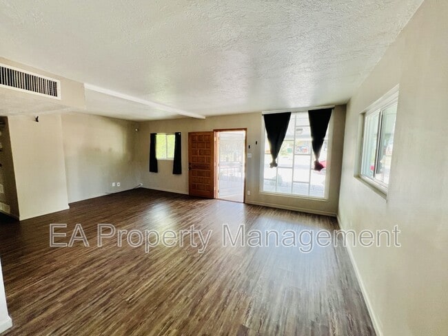Photo - 8910 Fairbanks Rd NE