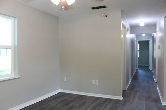 Photo - 1045 W Pecan St