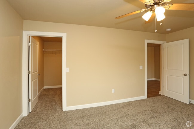 2BR, 2BA- Upper