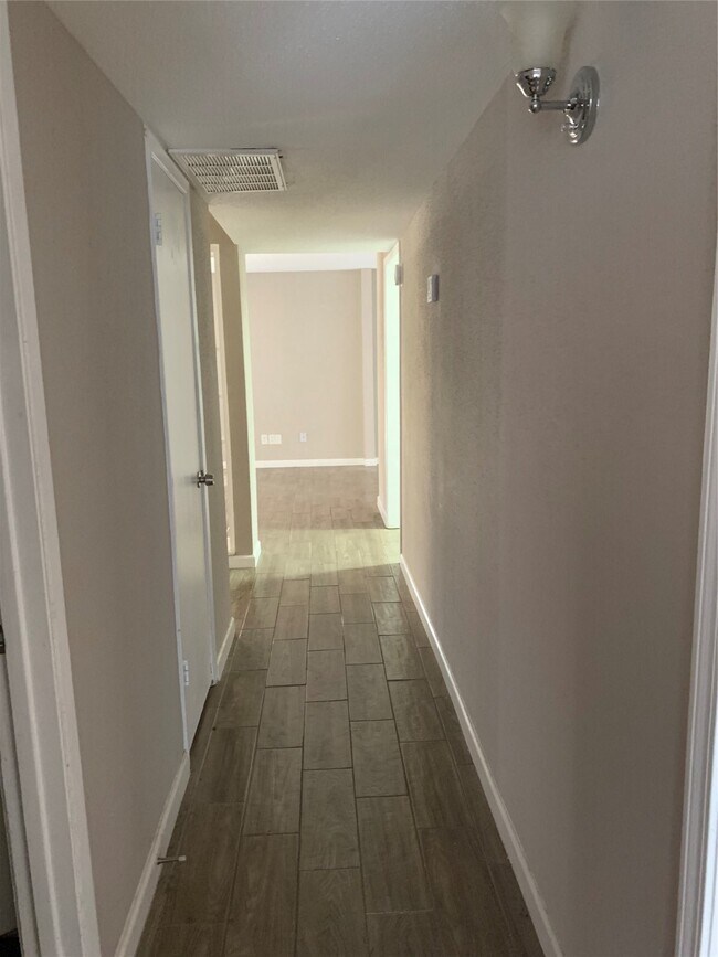 Photo - 5625 Antoine Dr