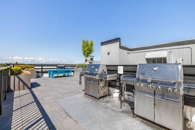 Roof Terrace - Arabella Apartment Homes II