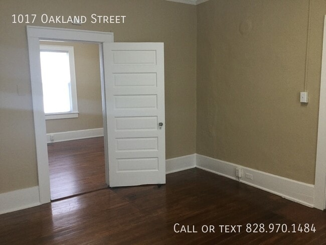 Photo - 1017 Oakland St