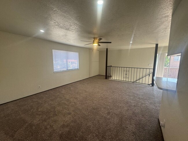Photo - 2 Bed | 1 Bath | Approx. 1,035 Sq Ft