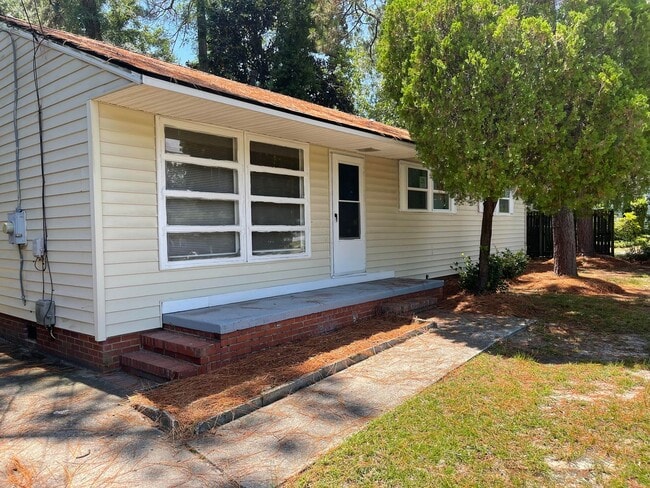 Photo - Great House for Rent off Deans Bridge Road