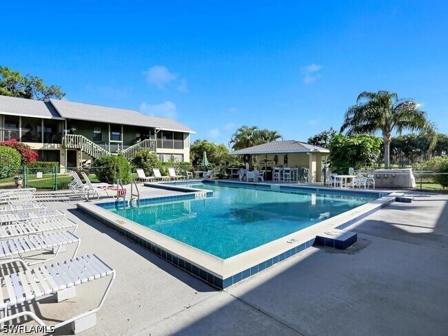 4912 Tamiami Trl E Unit 209
