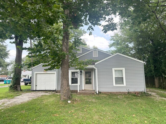 Charming 3-Bedroom Home with Spacious Back... - Charming 3-Bedroom Home with Spacious Back...