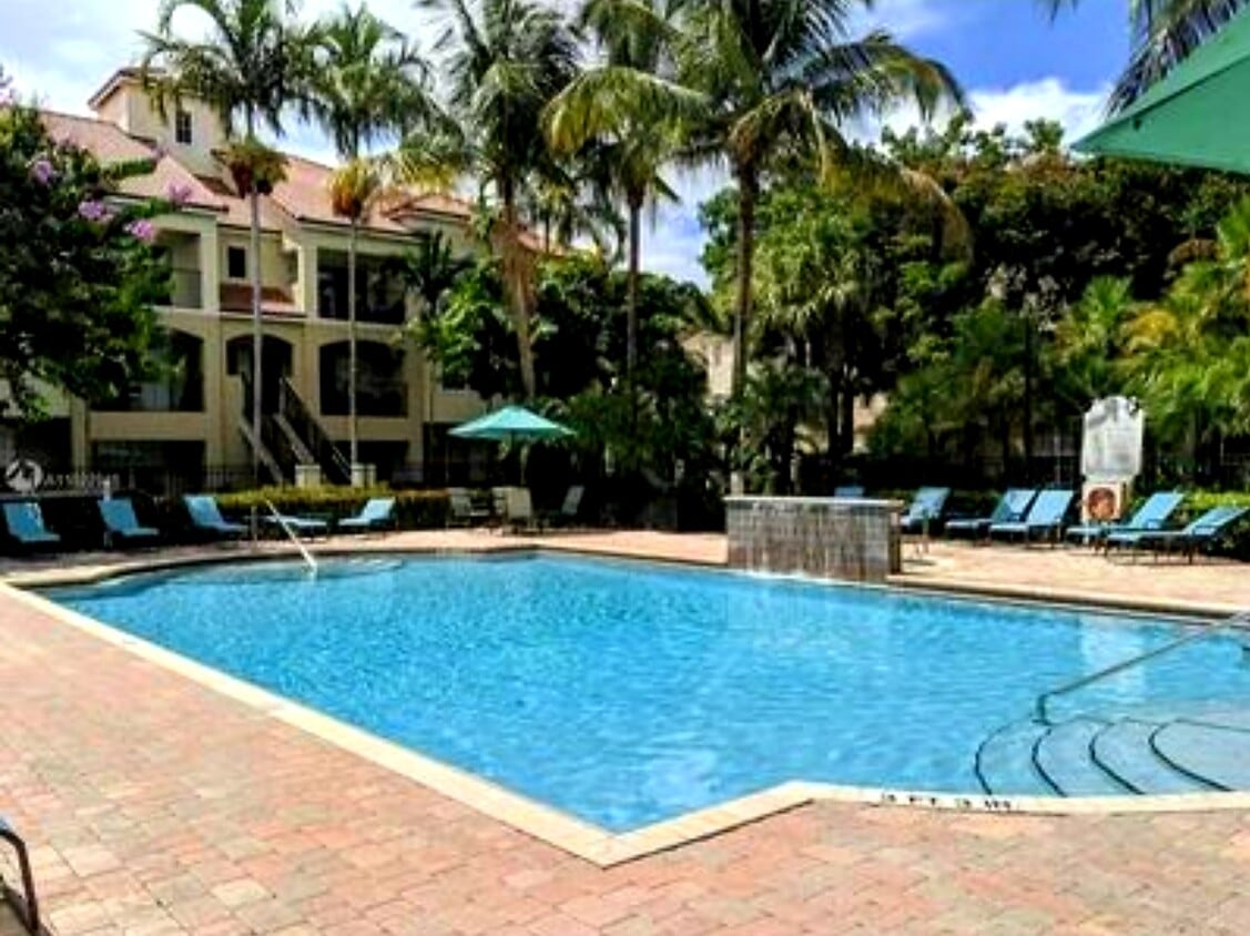 pool area - 5800 W Sample Rd (Coral Springs, FL)