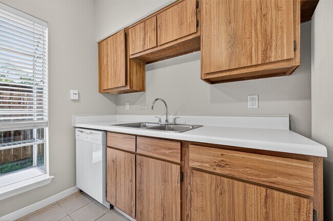 Building Photo - 9809 Richmond Ave. Unit F1 Rental