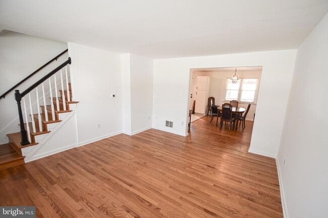 5644 Leiden Rd