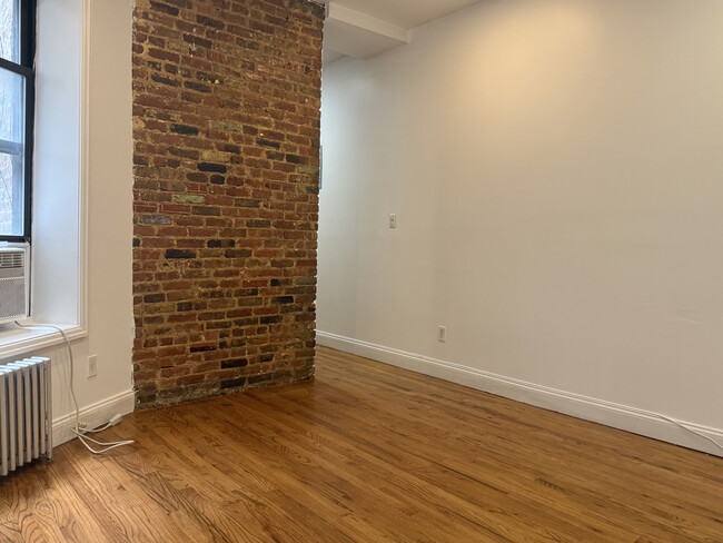 Photo - 215 E 4th St