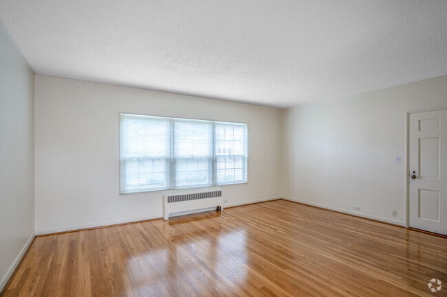 1BR, 1BA, - 613SF - Living Room - Parkview Apartments