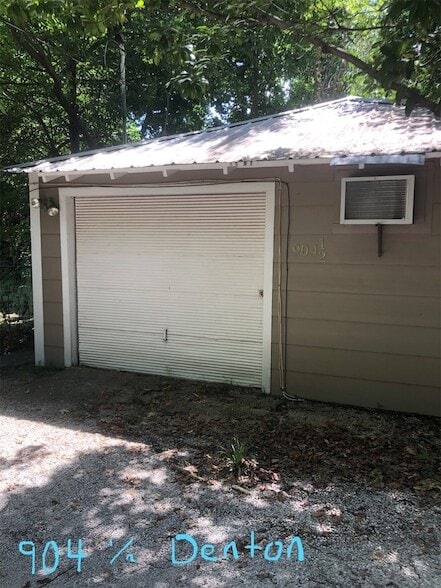 Photo - 904 Denton St