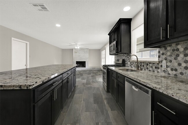 Building Photo - 8603 Freewood St