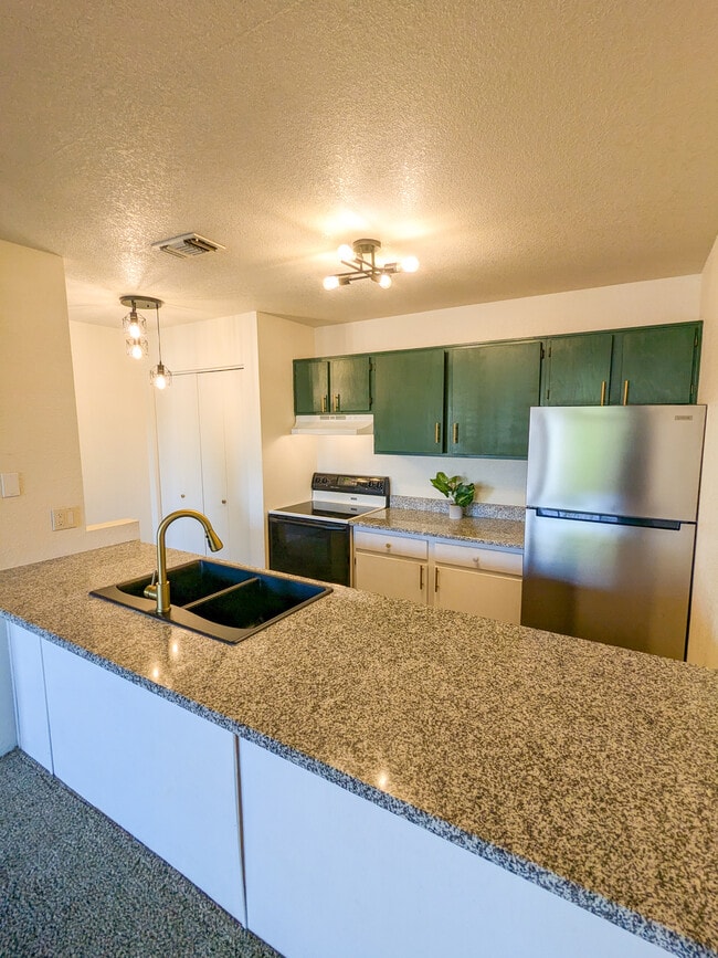 Photo - 4100 E Mission Ln Unidad D