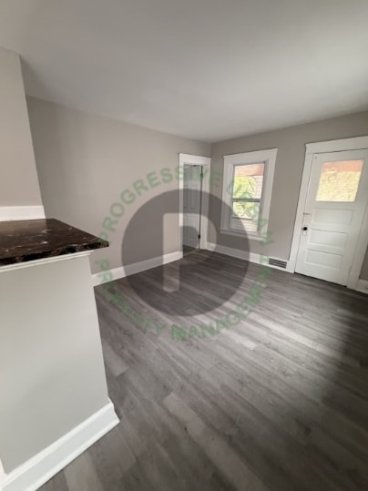 Photo - 15619 School Ave