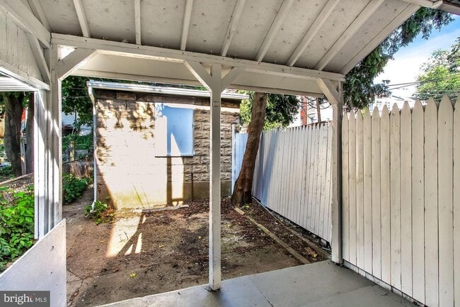 Building Photo - Coming Soon! Spacious 3 Bedroom, 1 Bath Ho...
