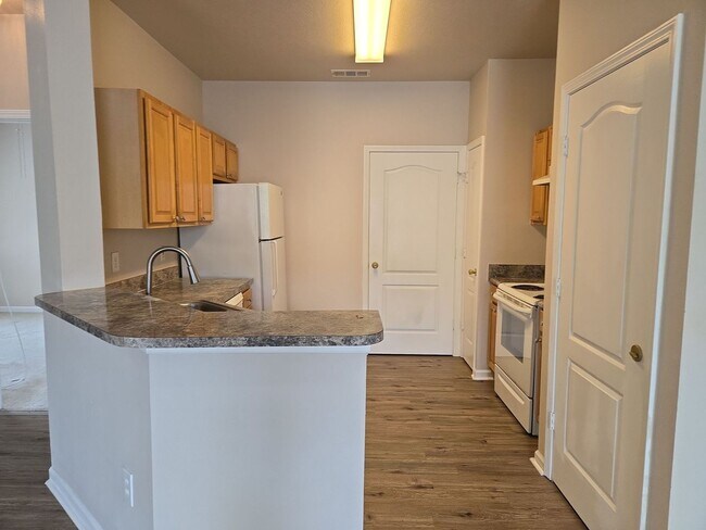 Photo - Welcome to this charming 2-bedroom, 2 bath condo in the heart of New Tampa