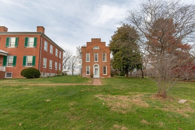 Photo - 562 Smithfield Ln