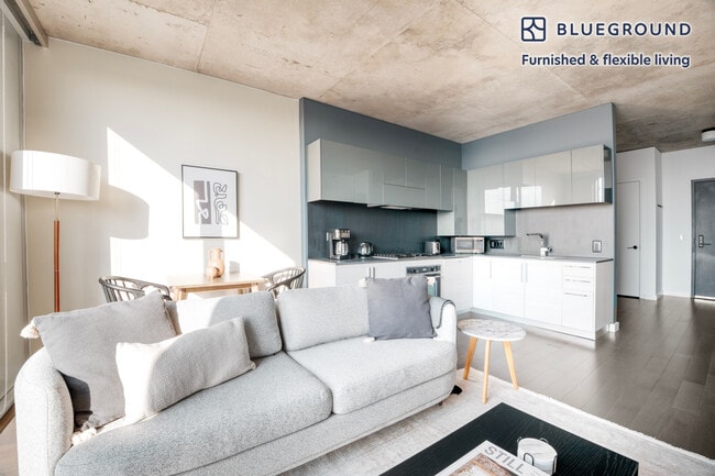 Photo - 625 W Division St Unidad FL8-ID872