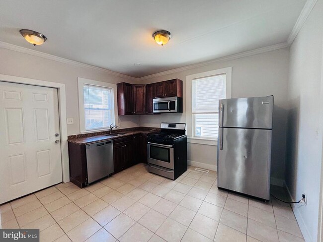 Building Photo - 281 4th Ave Rental