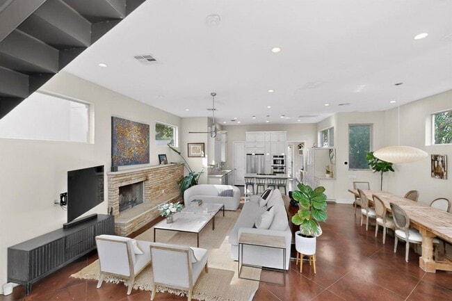 Photo - 807 W Gibson St