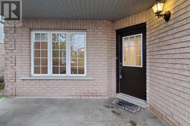 Photo - 32 Holkham Ave