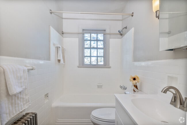 Studio - 379SF - Bathroom - 1312 Cleveland Ave.
