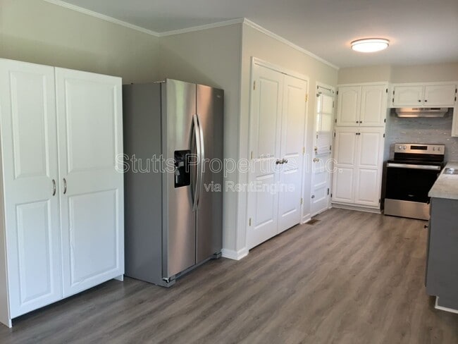 Photo - 2402 Wellington St